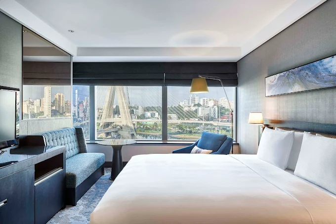 Quarto do Hilton São Paulo Morumbi, hotel confortável para quem vai ao Terra SP