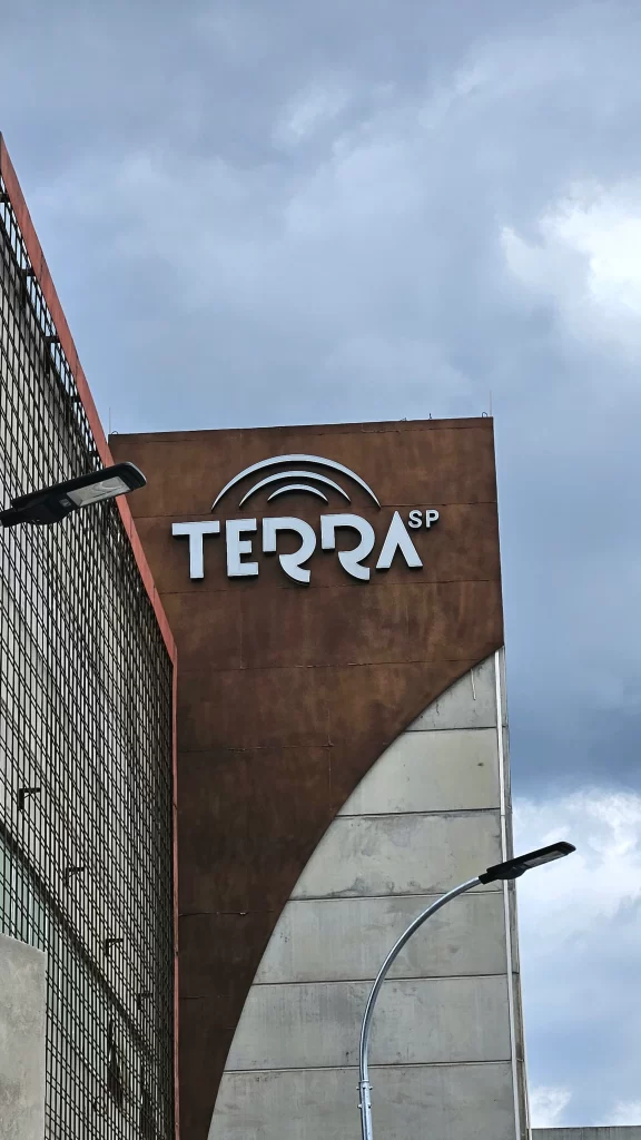 Entrada e fachada do Terra SP em São Paulo