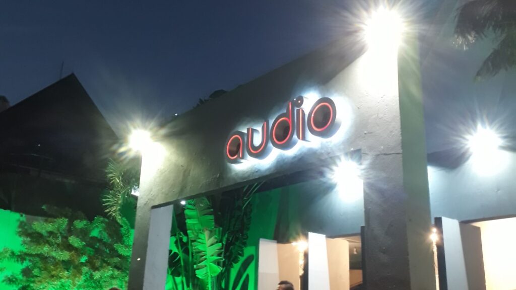Onde ficar perto da Audio: melhores regiões e hotéis para ir a shows sem perrengue