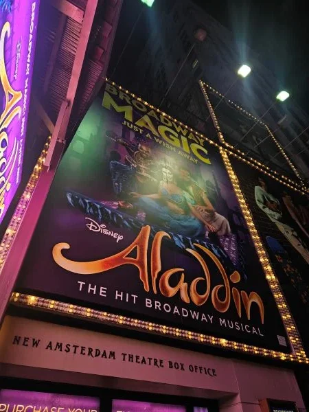 Aladdin na Broadway vale a pena? Como foi assistir em Nova York