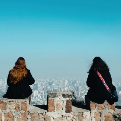 Alguns momentos são feitos para serem vividos antes de serem contados. Foi assim no alto do Cerro San Cristóbal, em Santiago.